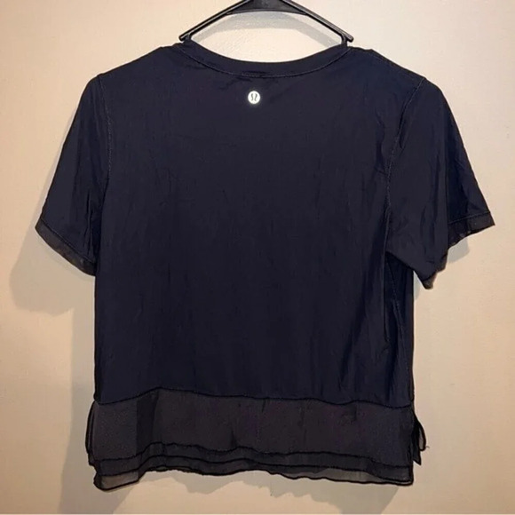 Lululemon Sole Training Short Sleeve Size 4 - Picture 2 of 8